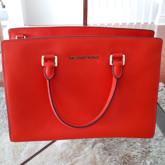 Authentic MK Selma Coral Tote Saffiano Leather - Picture 2 of 6
